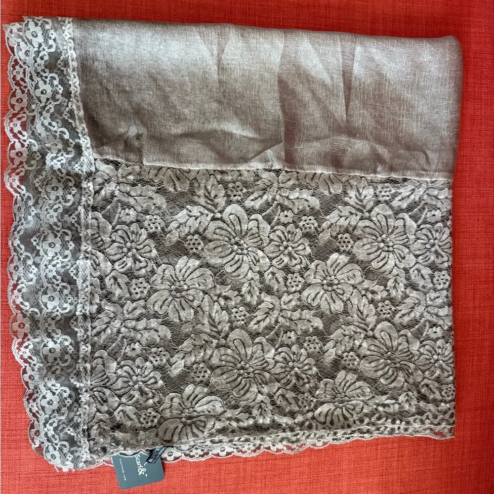 NWT FOULARD BELLA Chic Lace Trim Shawl Grey